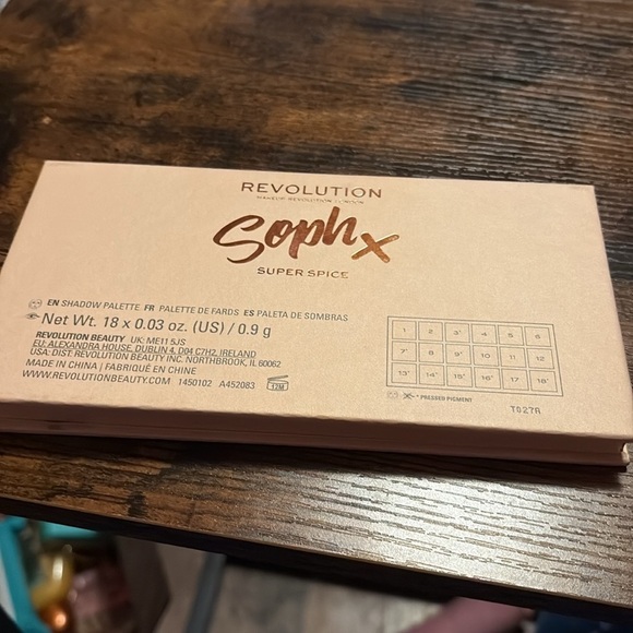 Makeup Revolution Sophx Palette - Picture 4 of 4